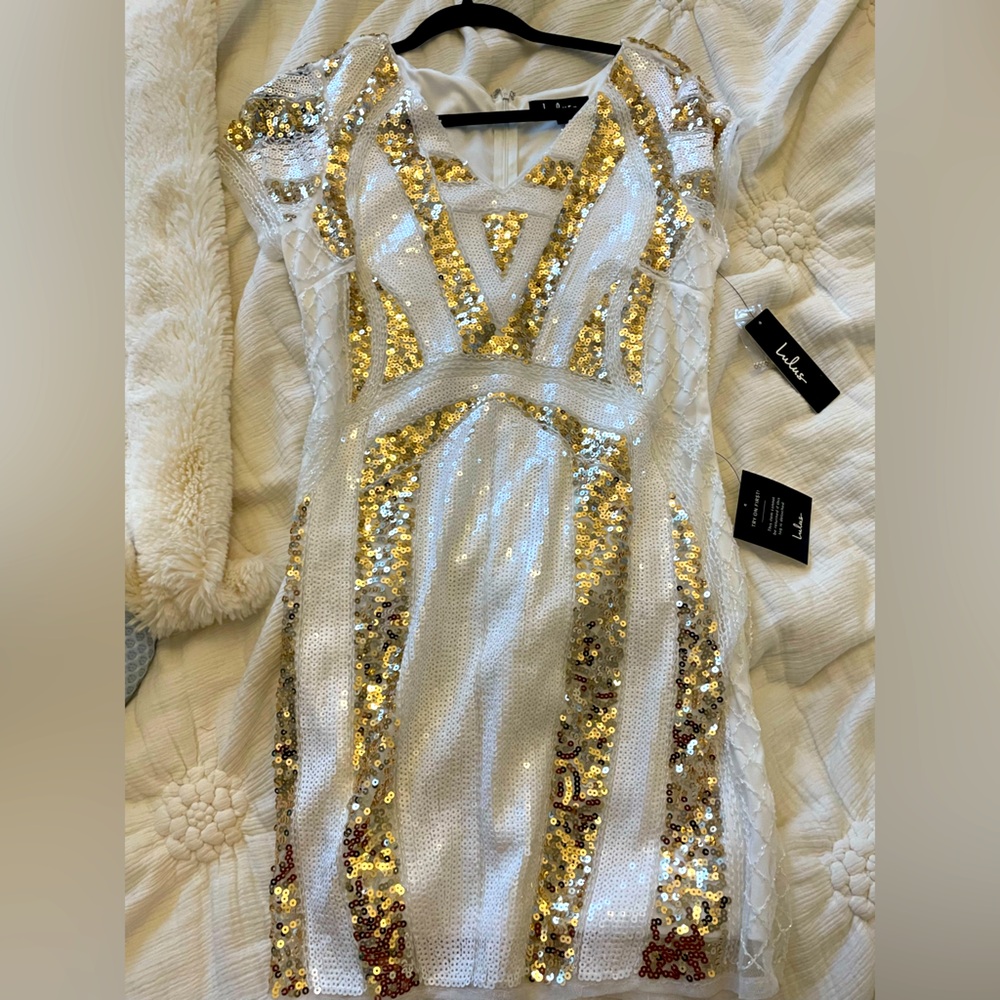 Lulus Midy/bodycon sequin style dress NWT size M White and Gold